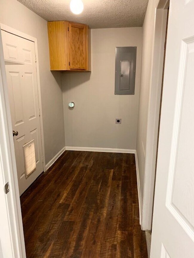 Building Photo - Beautifully remodeled home located on spacious corner lot