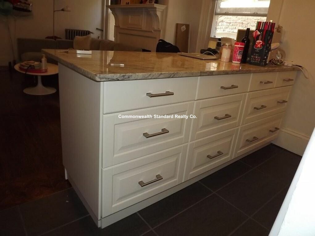 Building Photo - 465 Park Dr