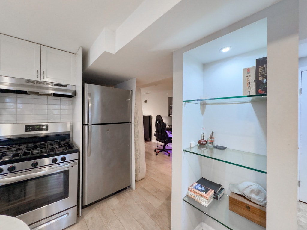 Building Photo - 2046 W Iowa St