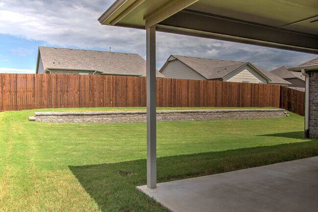 Building Photo - 4 bedroom, 3 car garage - Broken Arrow Schools