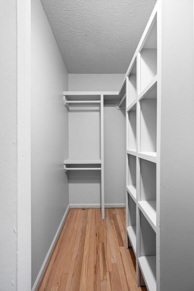 Building Photo - 3600 Burwick Pl