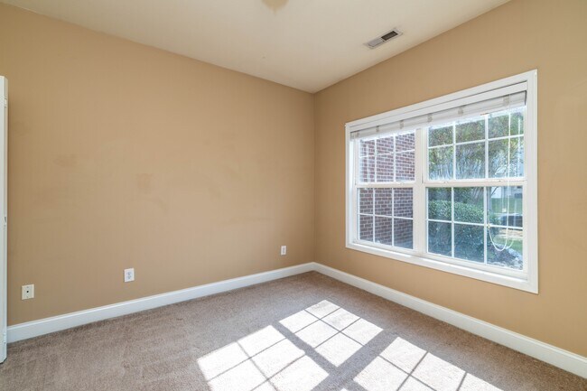 Building Photo - 121 Hatleyberry St