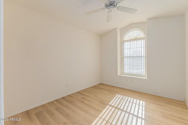 Building Photo - 9846 W Tonopah Dr