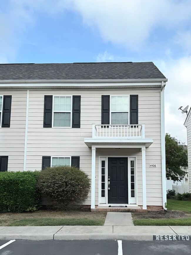 Primary Photo - Beautiful End-Unit Townhouse in New Town –...
