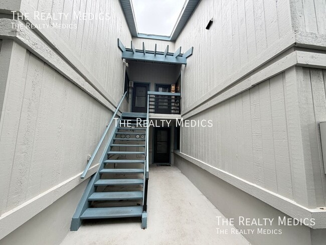 Building Photo - 2040-4401 Sea Mist Dr-