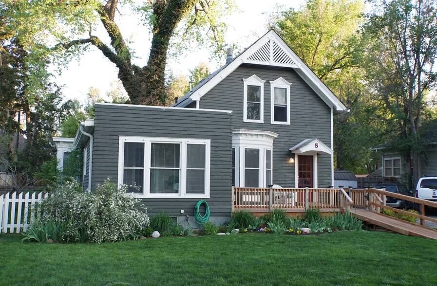 Building Photo - 7 5th Ave