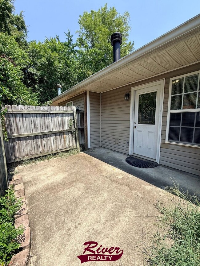 Building Photo - 2025 Buckhaven Way