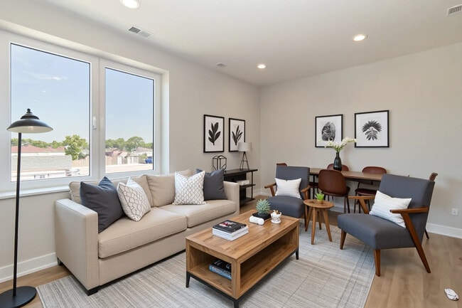 Primary Photo - 3729 W Belmont Ave