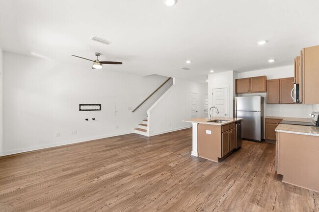 Building Photo - 409 N Gay Ave