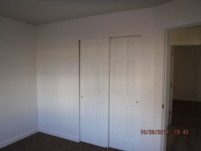 Building Photo - Centrally Located and Updated 3BD 2BA