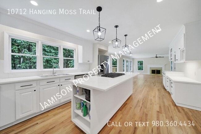 Building Photo - 10712 Hanging Moss Trail
