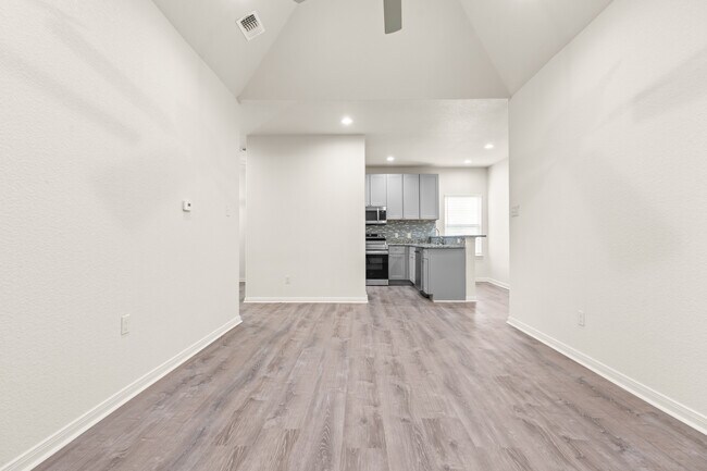 Building Photo - 525 E Spring Valley Rd