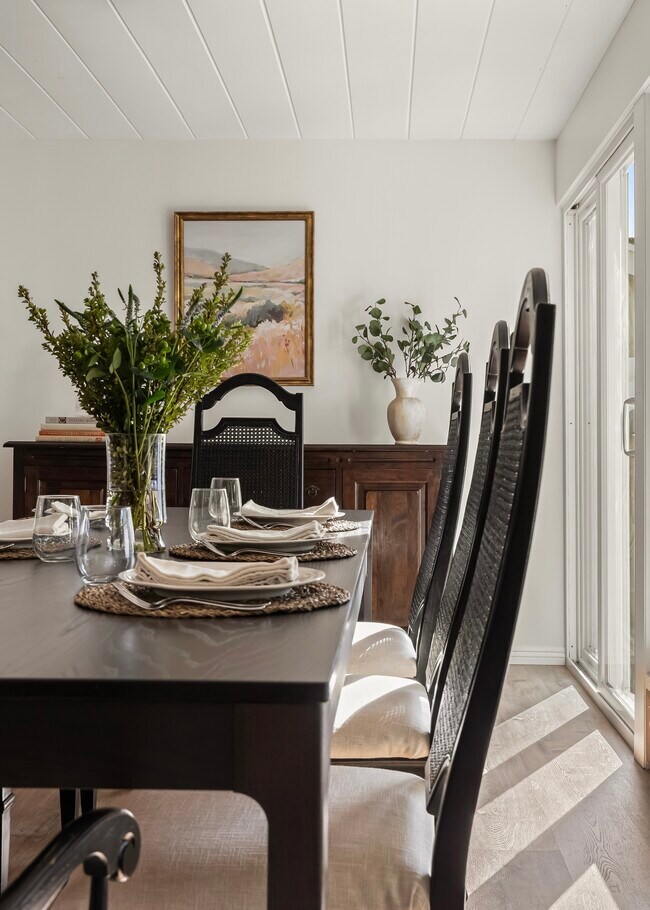 Building Photo - 2510 Santiago St