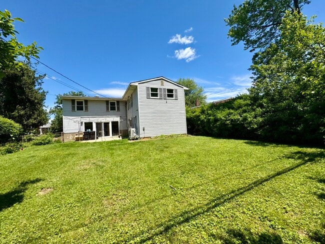 Building Photo - 237 Meadowvale Rd