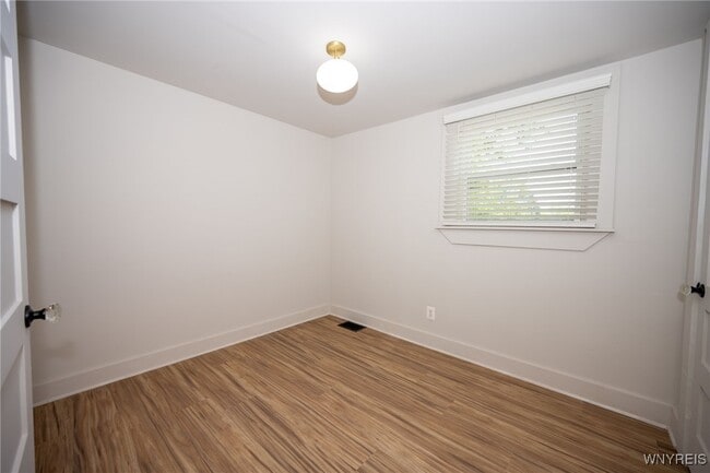 Building Photo - 933 Tifft St