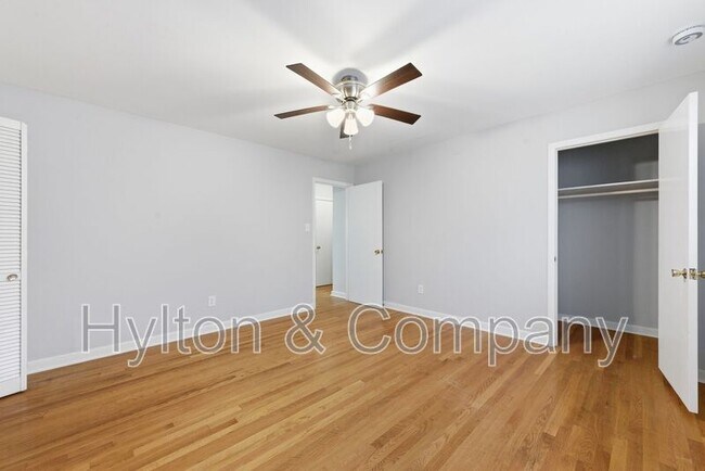 Building Photo - 3203 Delaware Ave