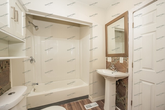 Building Photo - 3579 W 129th St