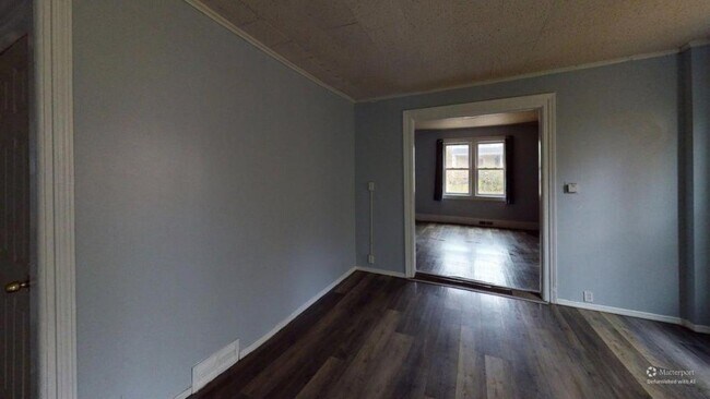 Building Photo - 10 Locust St