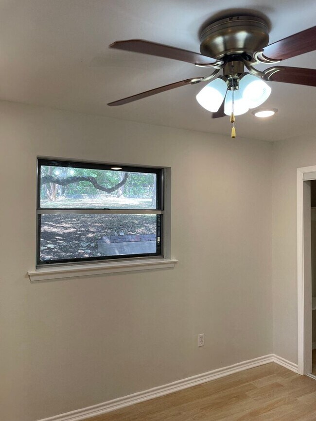 Building Photo - Application Received | Updated Single-Story 3 Bed, 2 Bath | Big Yard | Pet Restrictions