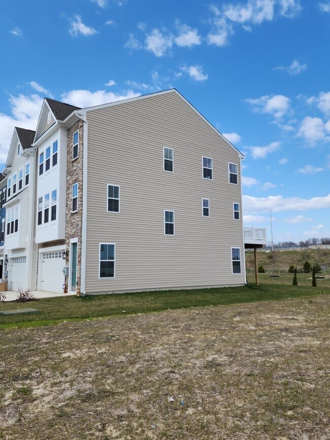 Building Photo - New Construction Townhome in Middletown