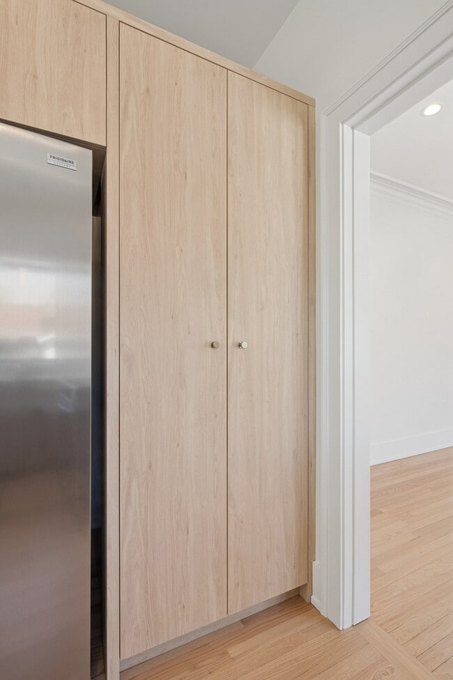 Building Photo - 2755 Eastwood Ave