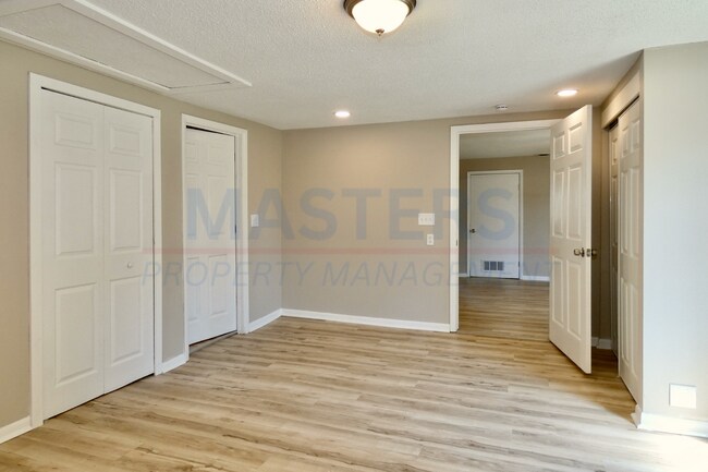 Building Photo - 2163 Hoops Dr
