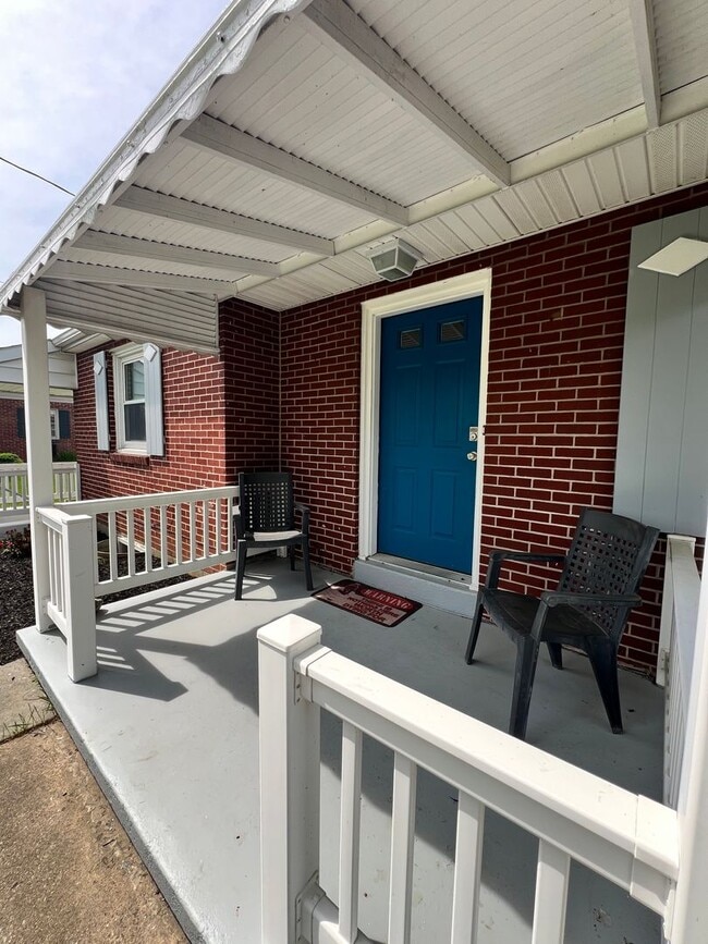 Building Photo - 3 Bedroom, 1 Bath Rancher Available for Rent!