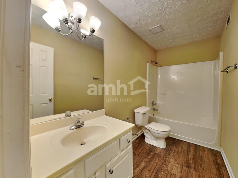 Building Photo - 1305 Carlysle Park Dr