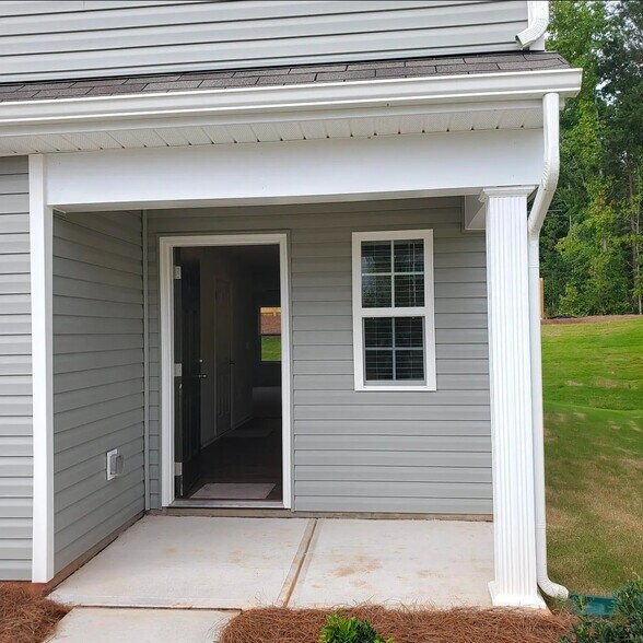 Building Photo - Room in House on Creedmore Hills Dr