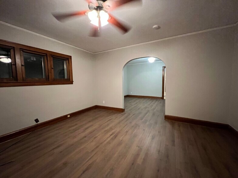 Family Room/Living Room - 118 E Franklin St