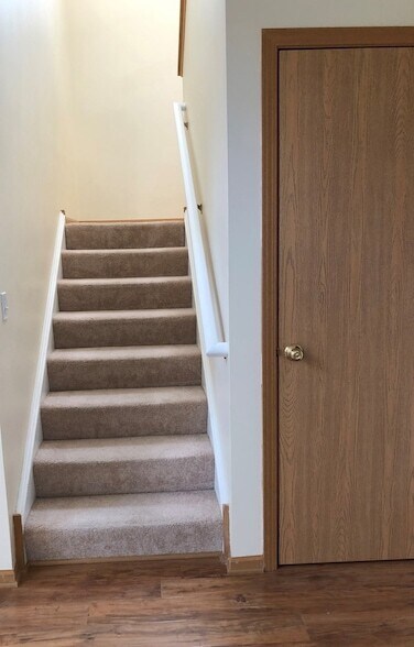 Building Photo - 1860 Fescue Dr