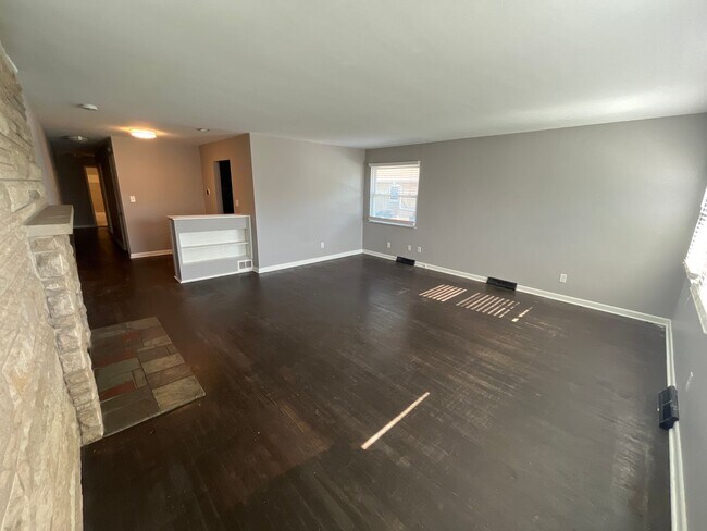 Building Photo - 781-783 S Kellner Rd
