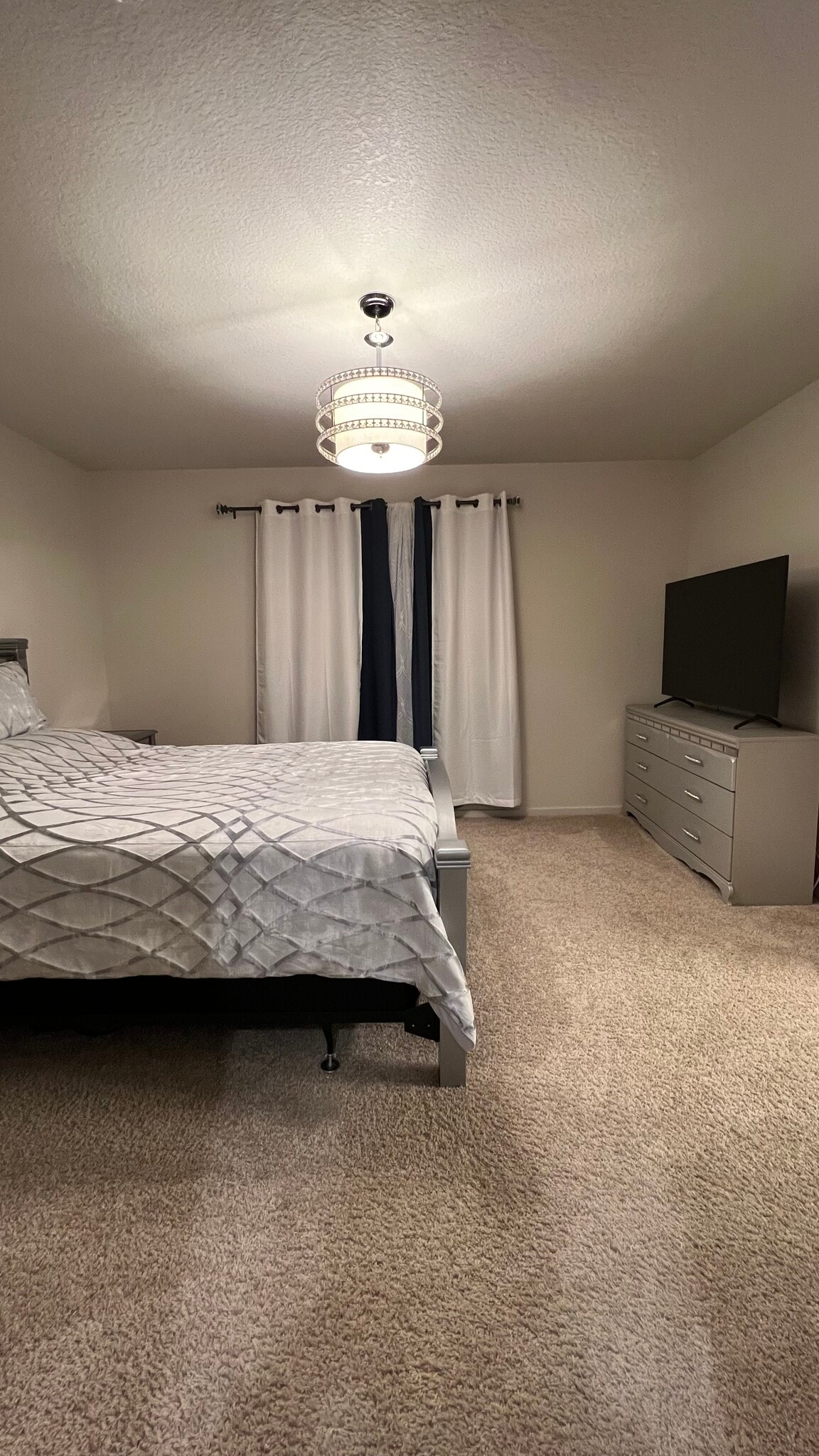 Master bedroom - 720 NE 138th Pl