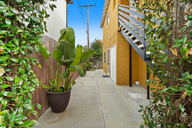 Primary Photo - 8615 Higuera St