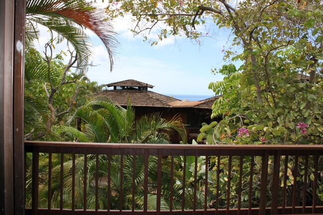 tropical tree house feel - 3442 Keha Dr