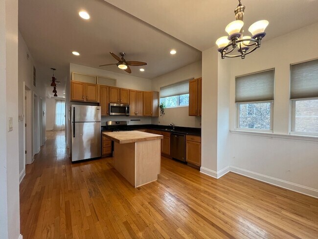 Building Photo - 2558 W Haddon Ave