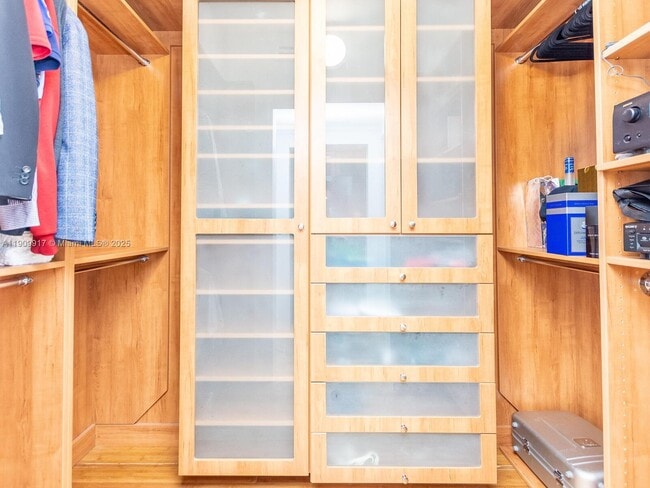 Building Photo - 1331 Brickell Bay Dr