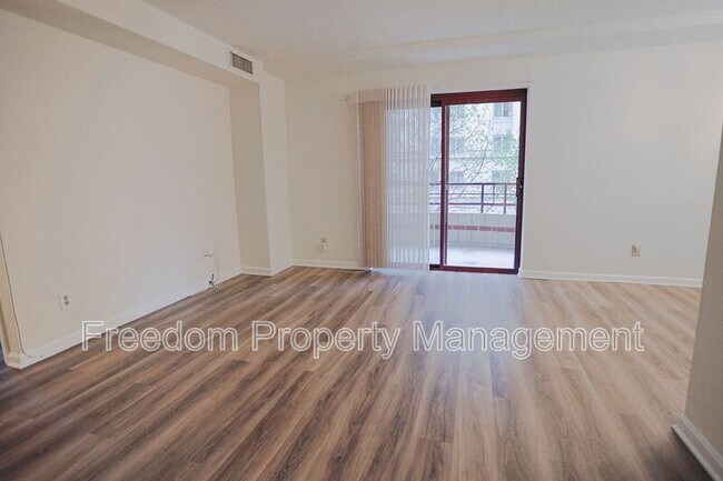 Building Photo - 2400 Clarendon Blvd