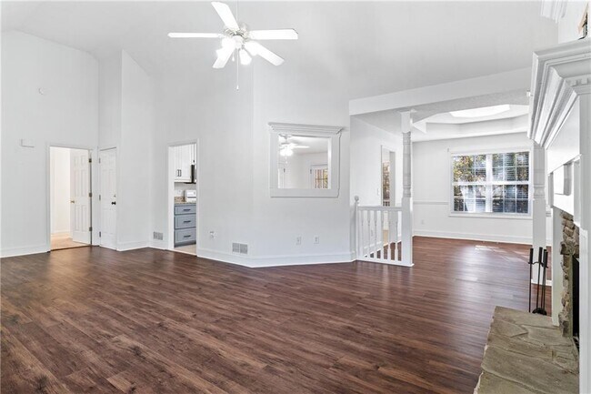 Building Photo - 204 Red Fox Ct