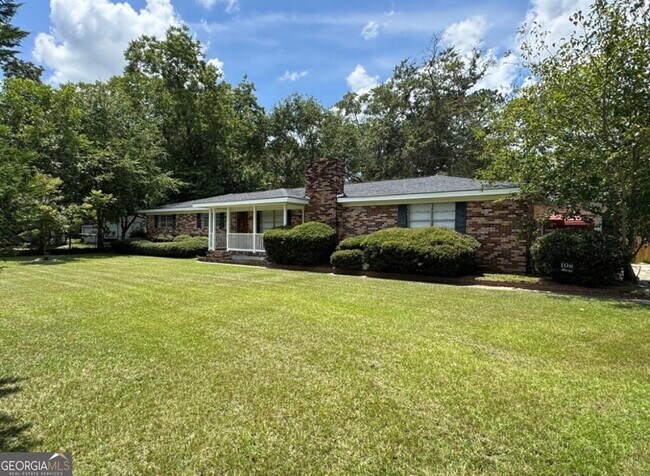 Building Photo - 108 Plum St
