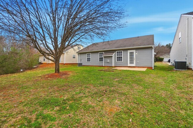 Building Photo - 3 bedroom single family home!