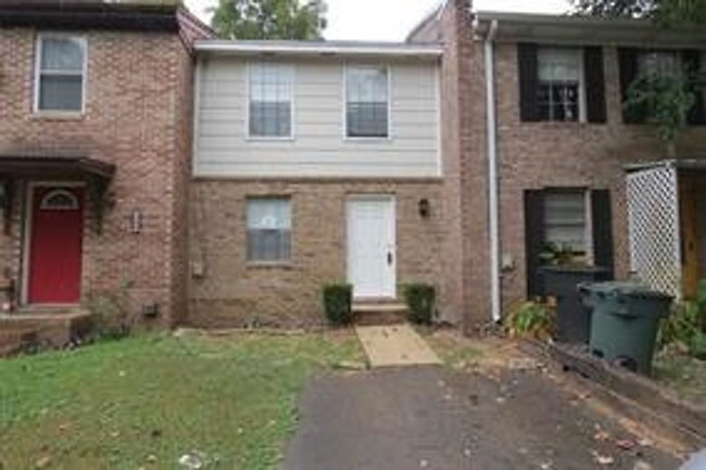 Primary Photo - Beautiful 3 Bedroom Townhouse!