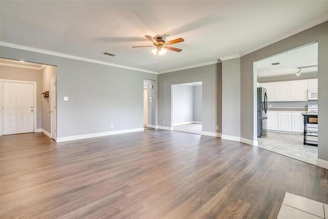 Building Photo - 578 Tanglewood Dr