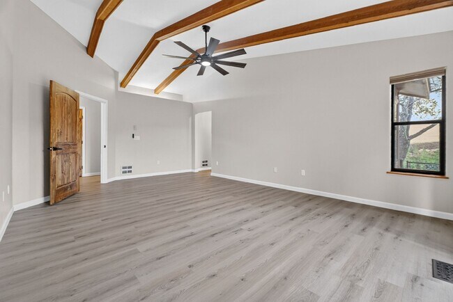Building Photo - 546 Deer Horn Ct