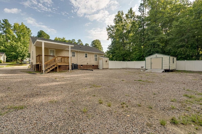 Building Photo - 3-Bedroom Ranch on 1 Acre in Oxford