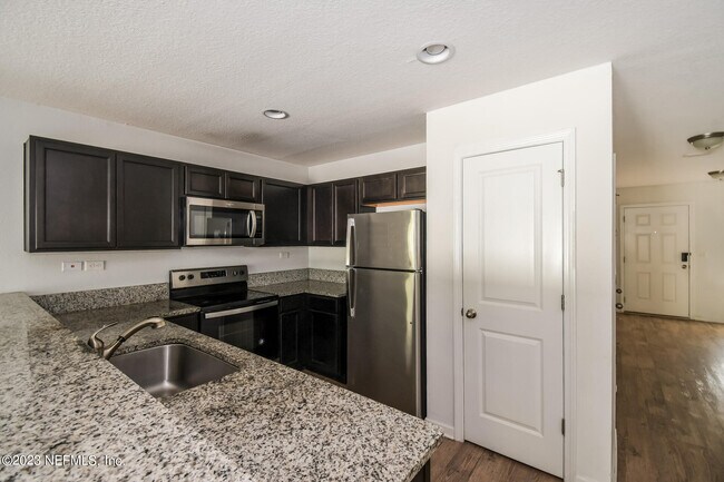 Building Photo - 554 Eiseman Wy