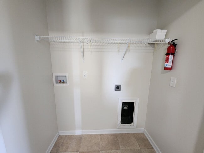 Building Photo - Great Location in the River Stone Community!