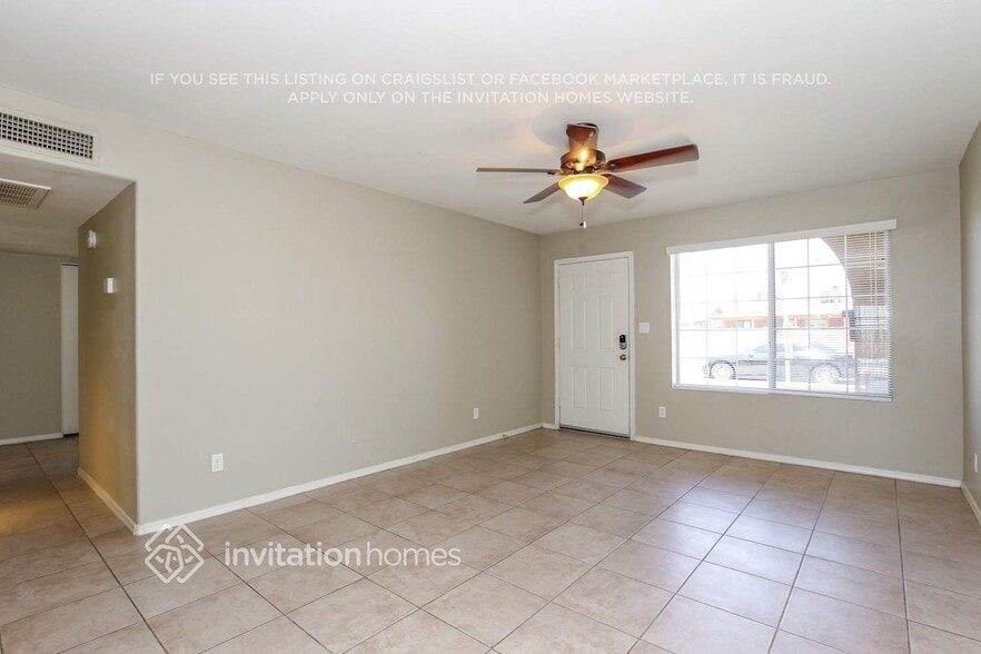 Building Photo - 2837 W Grovers Ave