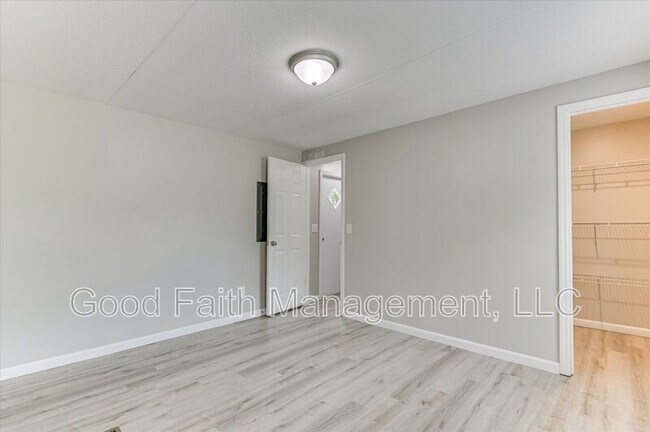 Building Photo - 2056 Louisa Rd
