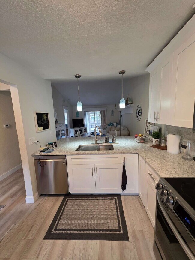 Building Photo - Updated full furnished 2/2 villa in great Safety Harbor location.